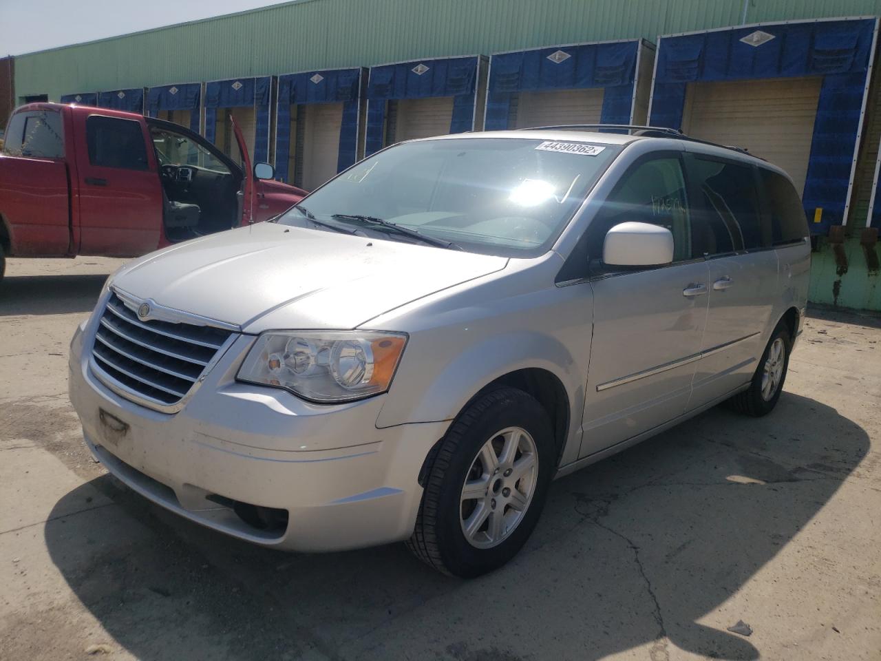 Photo 2 from auction – 2010 CHRYSLER TOWN & COU with VIN 2A4RR5D1XAR188184