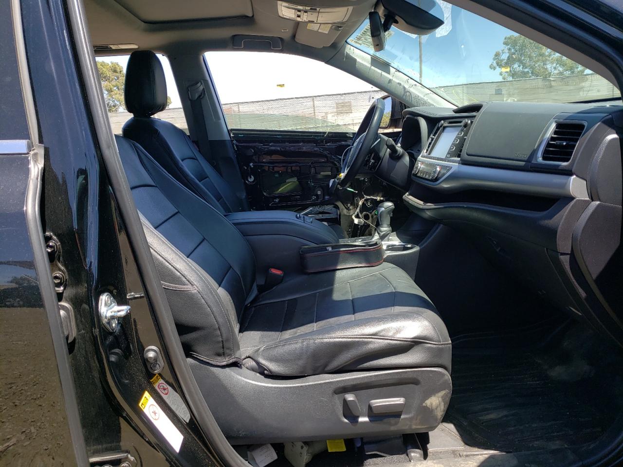Photo 5 from auction – 2019 TOYOTA HIGHLANDER with VIN 5TDKZRFH5KS309155