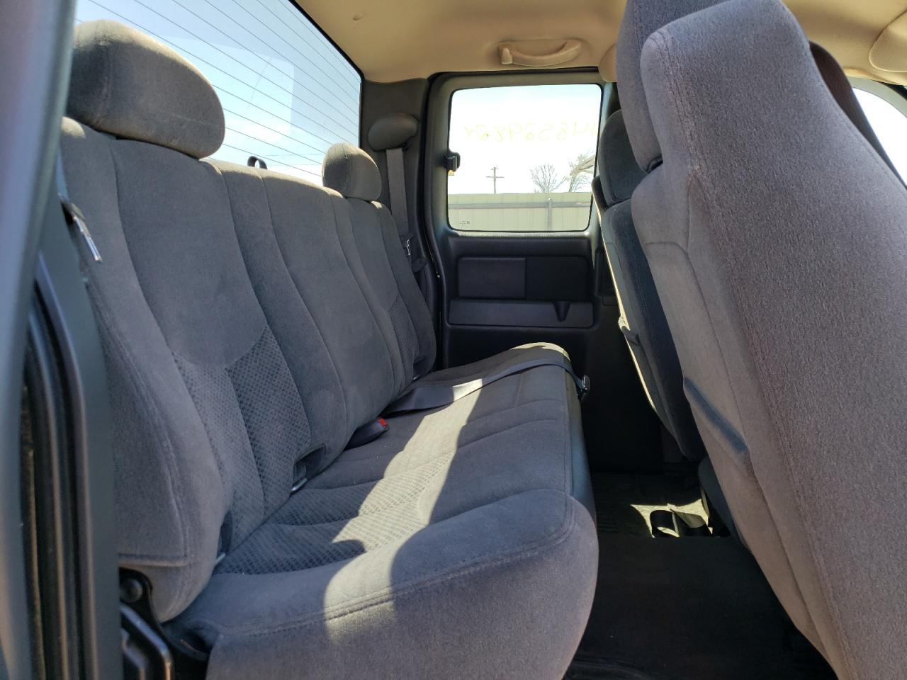 Photo 6 from auction – 2005 CHEVROLET SILVERADO with VIN 1GCEK19B75Z307890