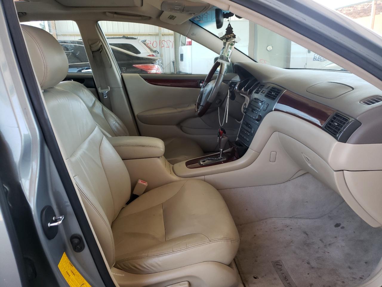Photo 5 from auction – 2003 LEXUS ES 300 with VIN JTHBF30GX30099855