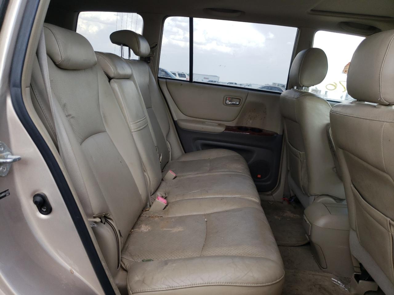 Photo 6 from auction – 2004 TOYOTA HIGHLANDER with VIN JTEDP21A440016557