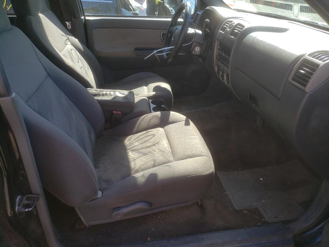 Photo 5 from auction – 2005 CHEVROLET COLORADO with VIN 1GCDT136758209131