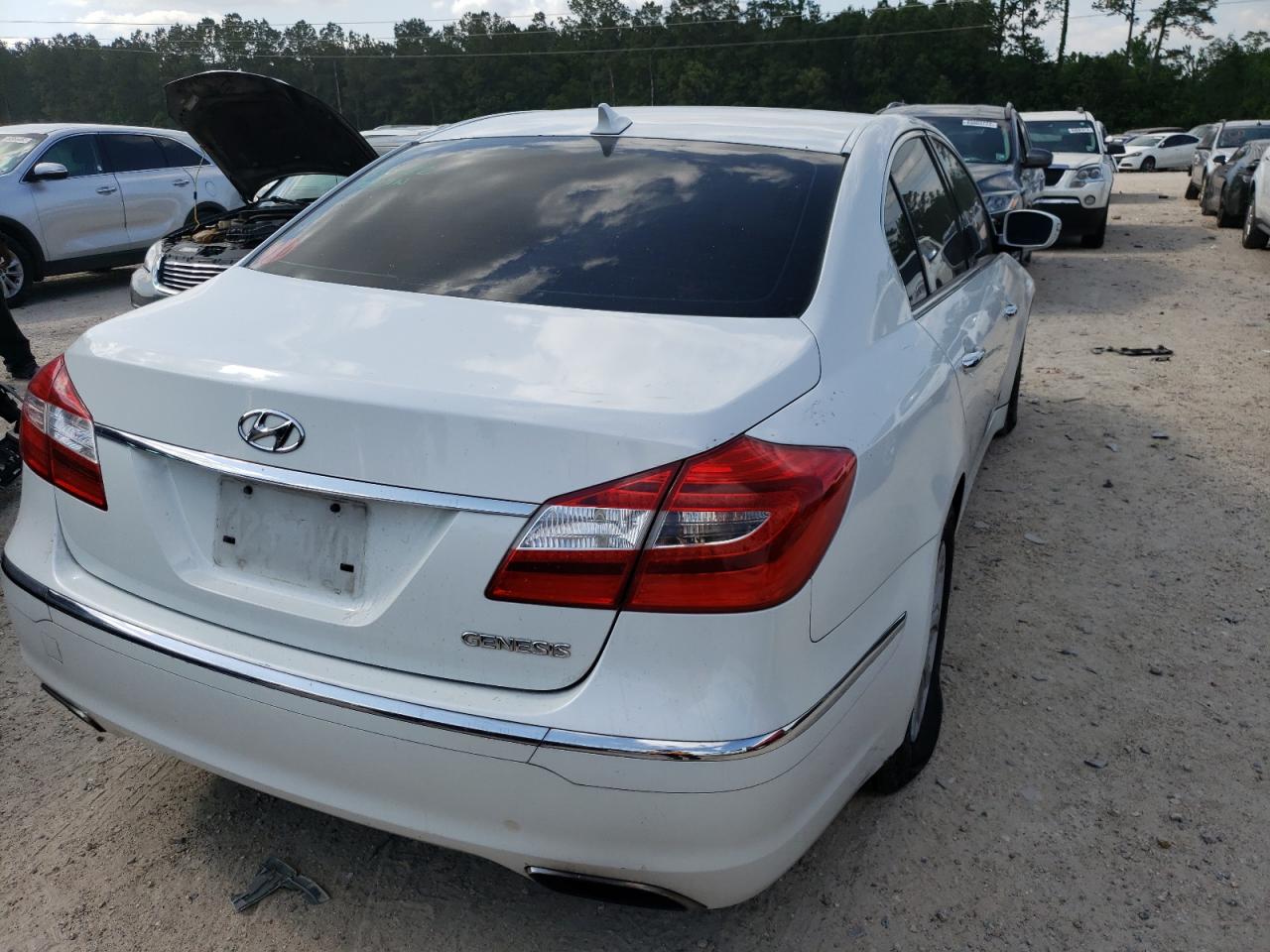 Photo 4 from auction – 2012 HYUNDAI GENESIS 3. with VIN KMHGC4DD5CU152648