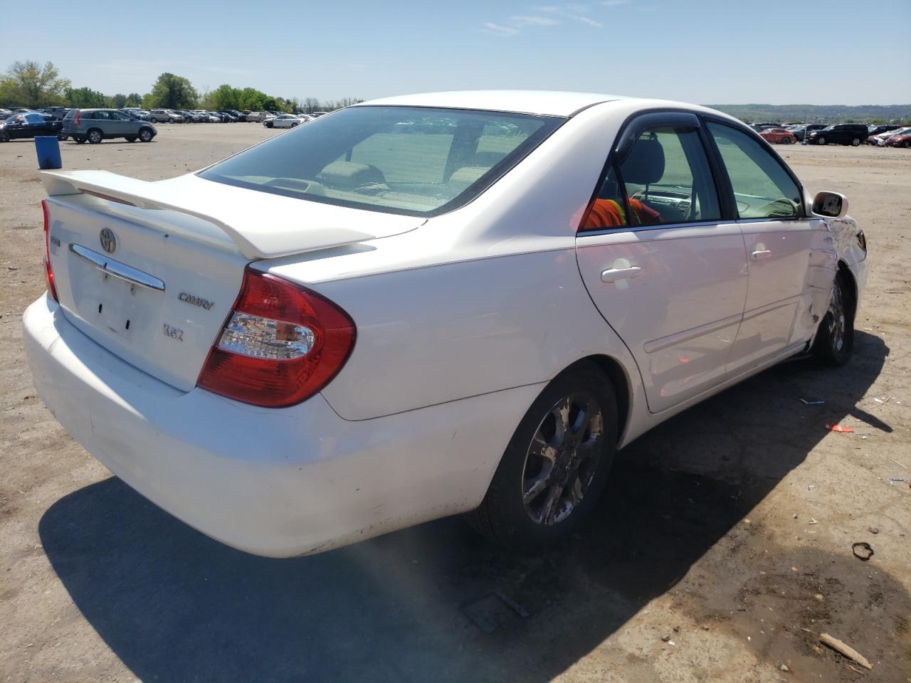 Photo 4 from auction – 2004 TOYOTA CAMRY LE with VIN JTDBE32K640260838