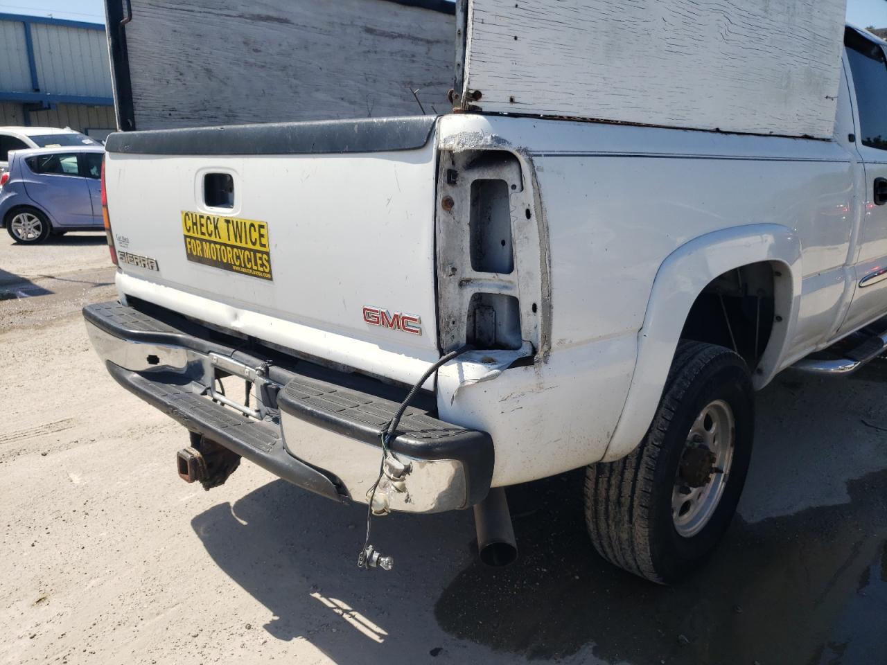 Photo 9 from auction – 2004 GMC SIERRA C25 with VIN 1GTHC23U34F105736