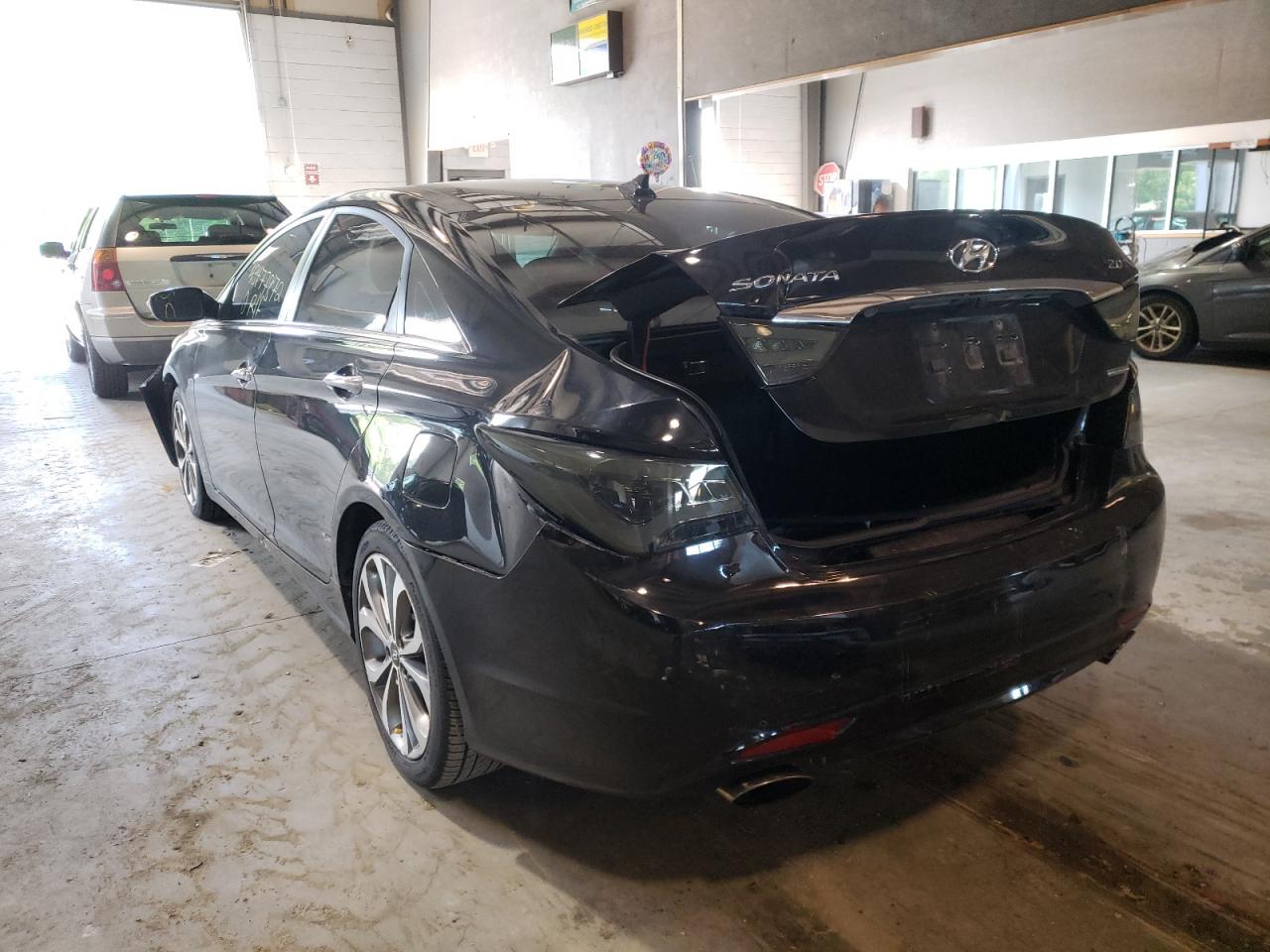 Photo 3 from auction – 2013 HYUNDAI SONATA SE with VIN 5NPEC4AB7DH606876