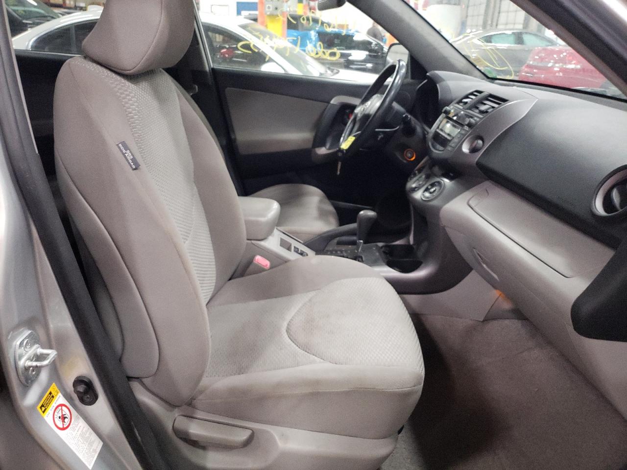 Photo 5 from auction – 2007 TOYOTA RAV4 with VIN JTMBD31V376047264