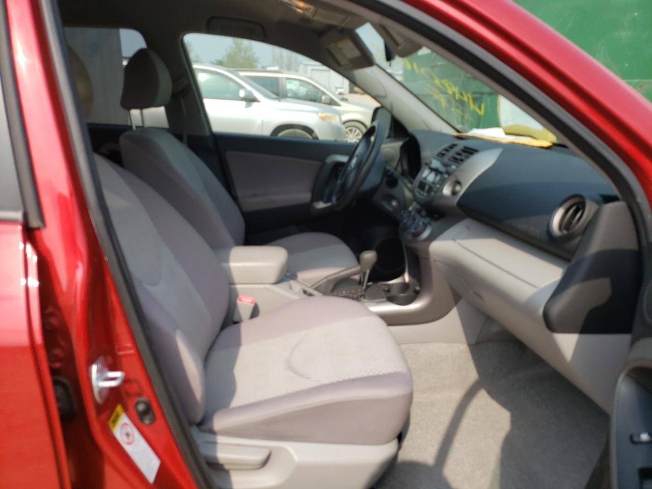 Photo 5 from auction – 2007 TOYOTA RAV4 with VIN JTMZD33V975038098