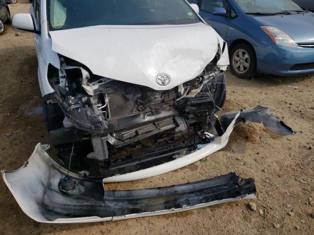 Photo 9 from auction – 2017 TOYOTA SIENNA SE with VIN 5TDXZ3DC7HS829523