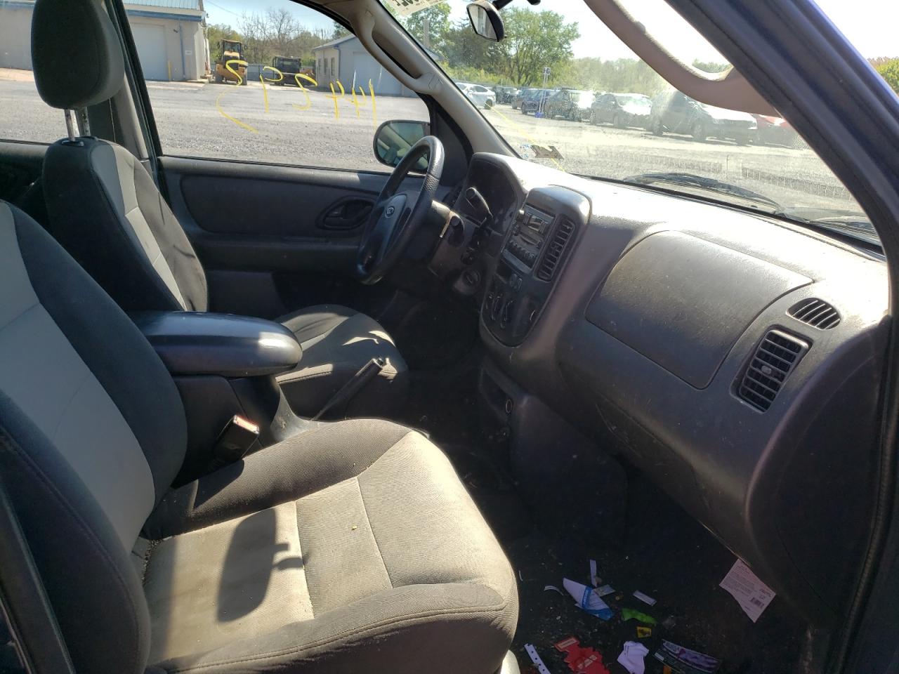 Photo 19 from auction – 2004 FORD ESCAPE with VIN 1FMYU02154KB49703
