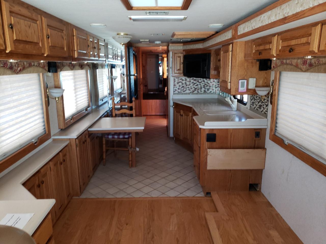 Photo 6 from auction – 2000 MNAC MOTORHOME with VIN 1RF120611Y1009254