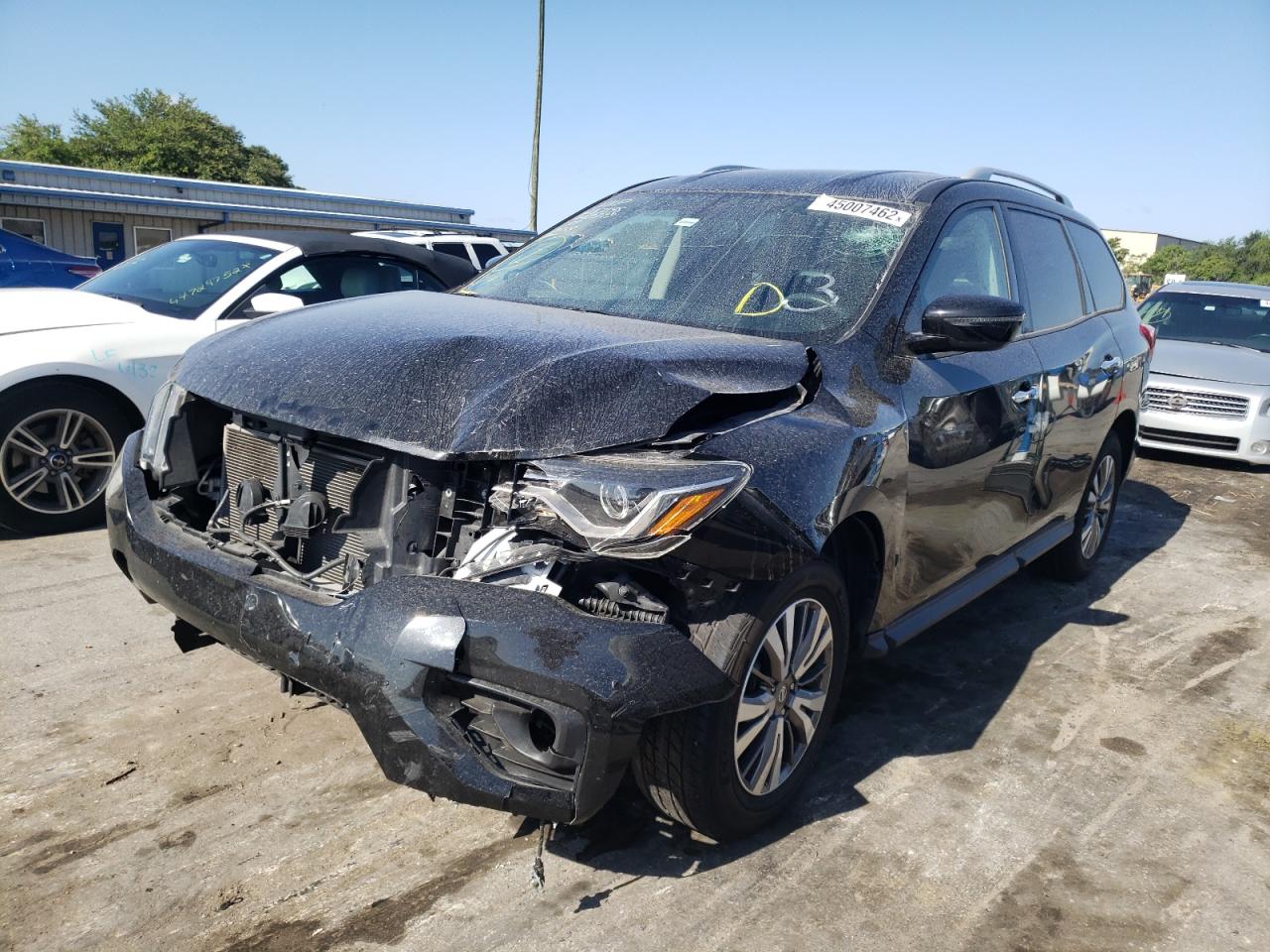 Photo 2 from auction – 2019 NISSAN PATHFINDER with VIN 5N1DR2MN4KC589799