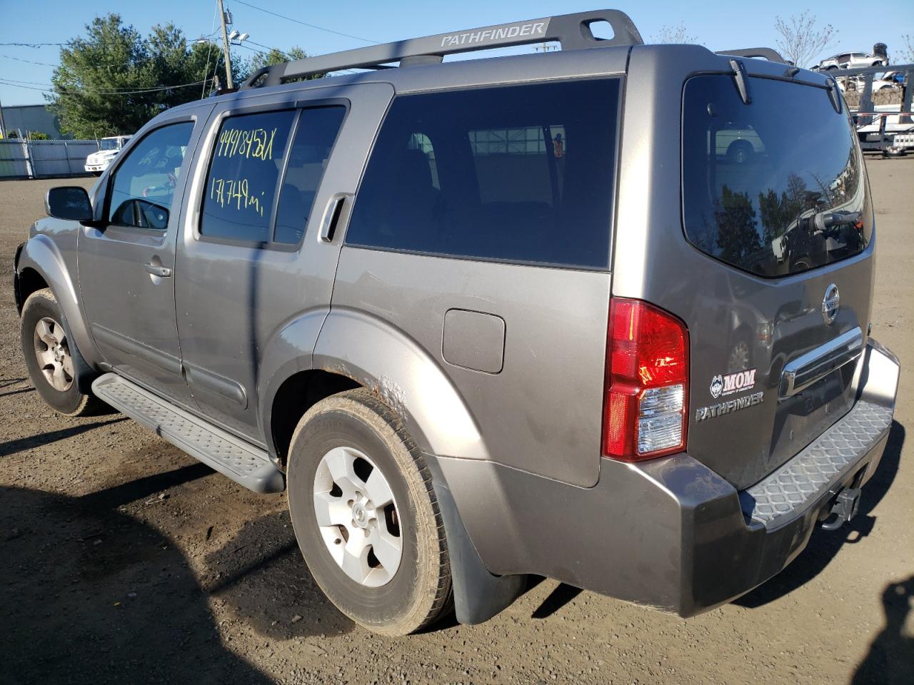Photo 3 from auction – 2005 NISSAN PATHFINDER with VIN 5N1AR18W85C782736