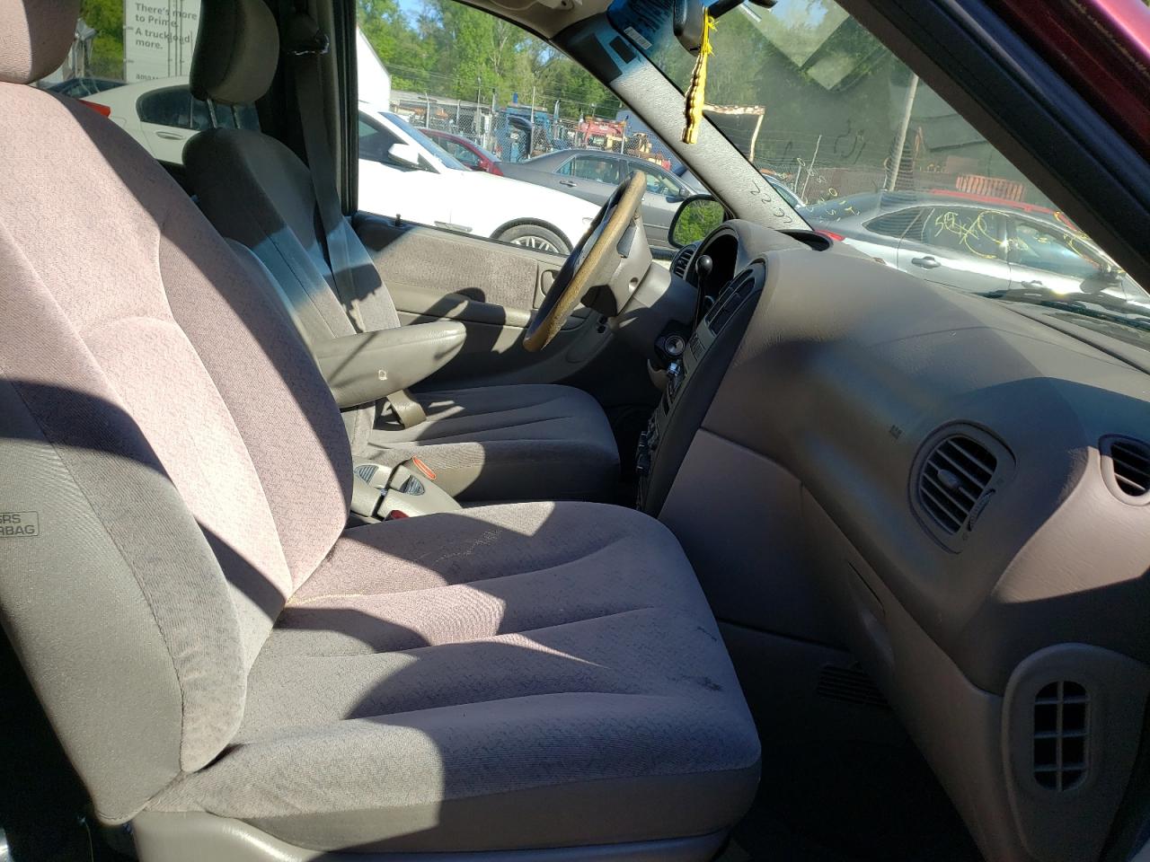 Photo 5 from auction – 2001 DODGE GRAND CARA with VIN 2B8GP44311R373895