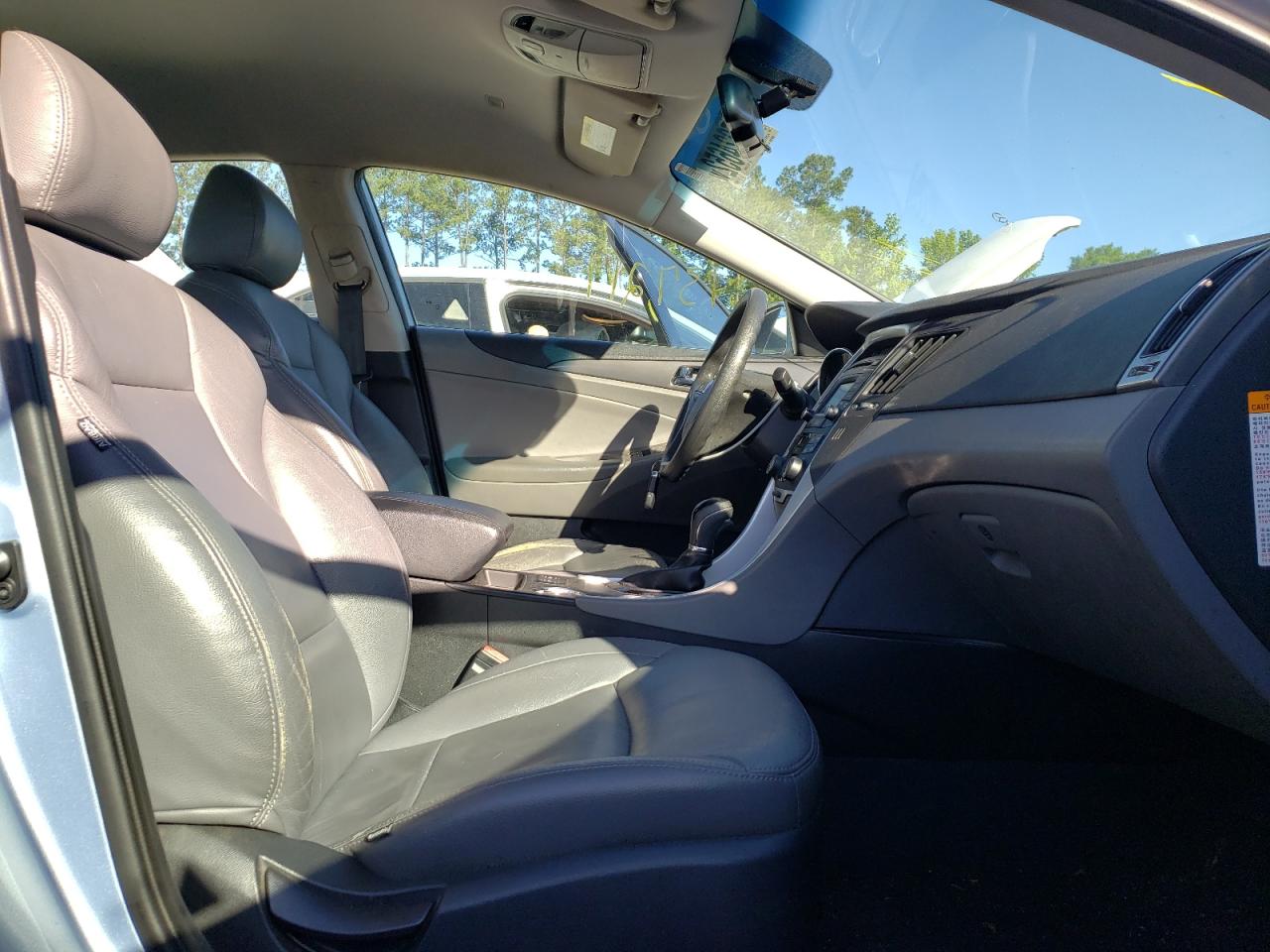Photo 5 from auction – 2014 HYUNDAI SONATA HYB with VIN KMHEC4A4XEA109956