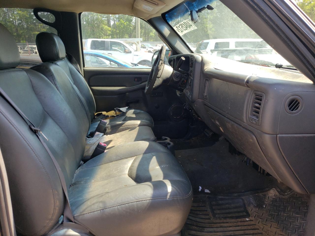 Photo 5 from auction – 2003 CHEVROLET SILVERADO with VIN 1GCHC23U73F104071