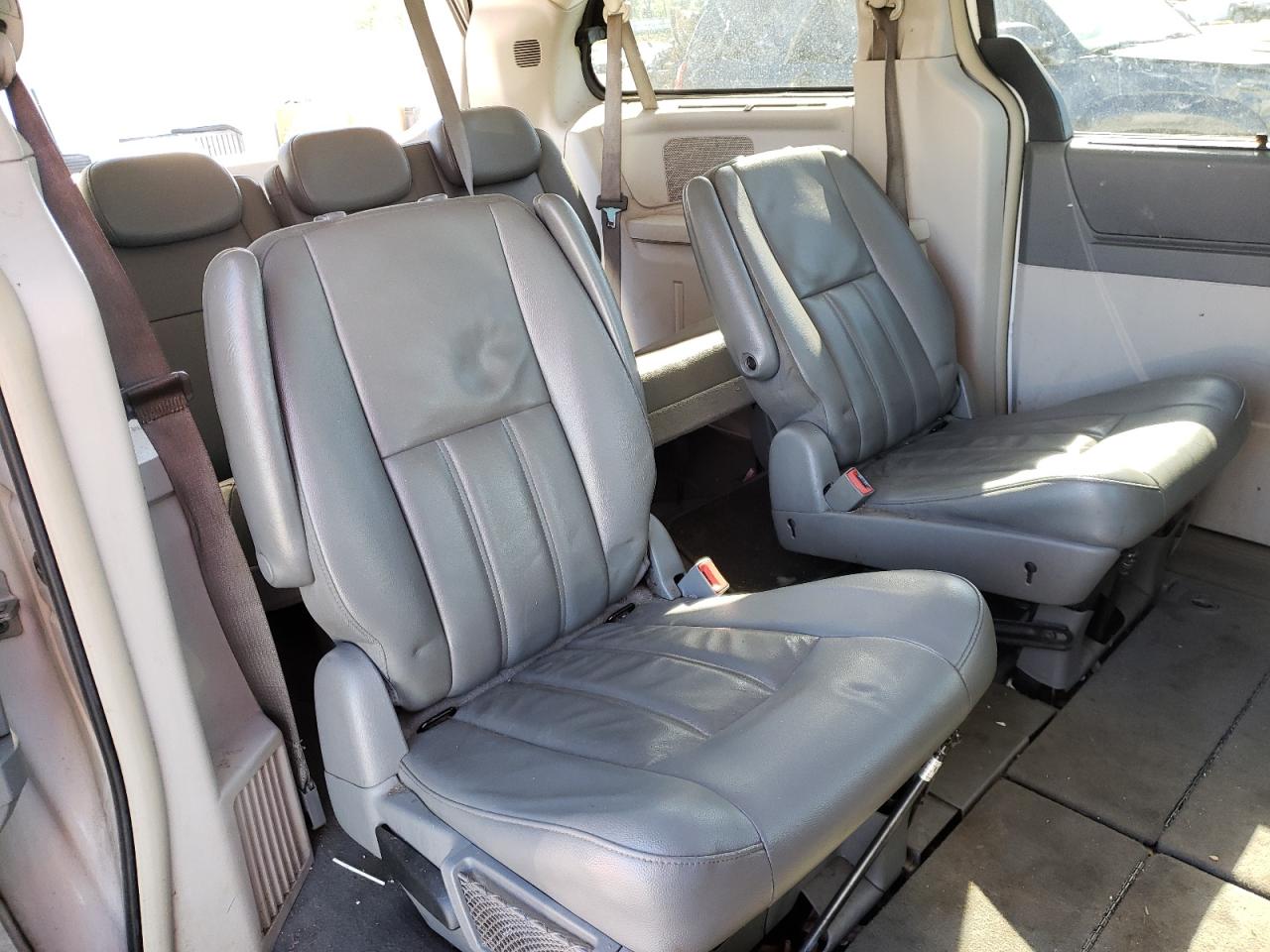 Photo 6 from auction – 2010 CHRYSLER TOWN & COU with VIN 2A4RR5D10AR451203