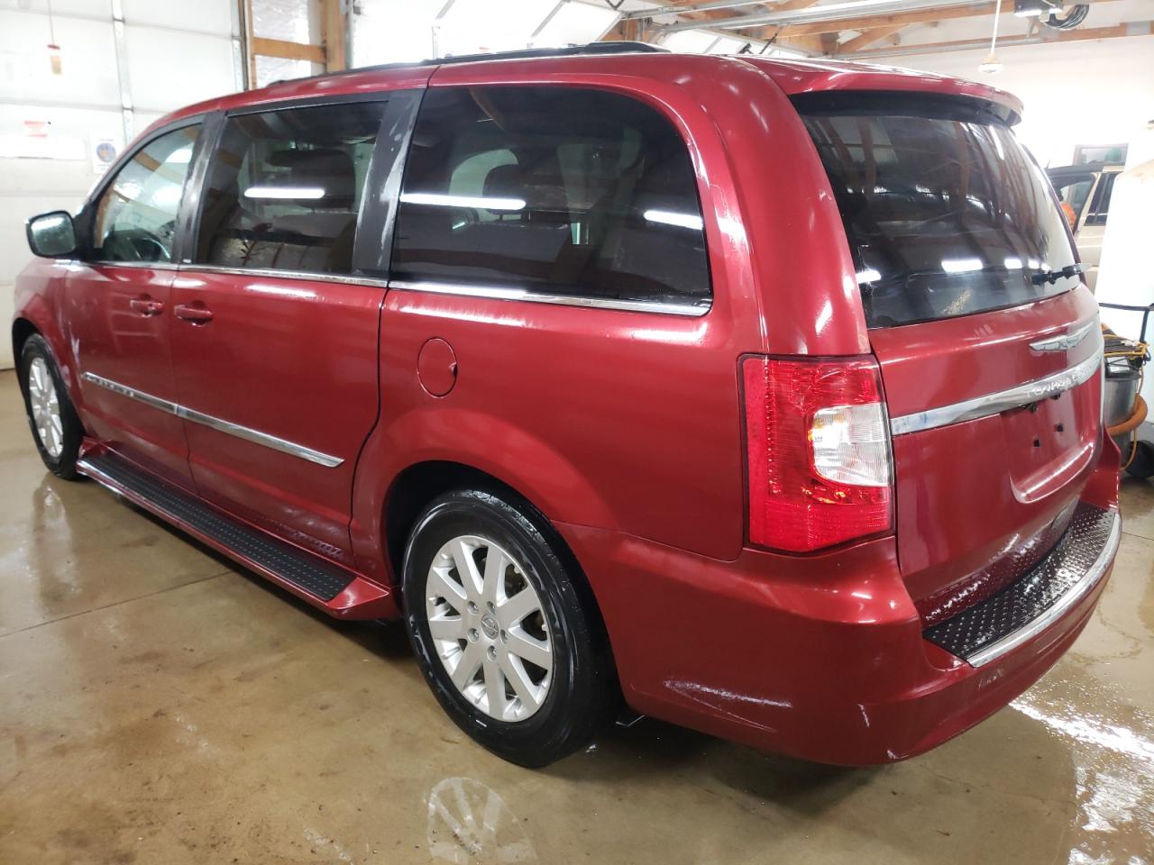 Photo 3 from auction – 2013 CHRYSLER TOWN & COU with VIN 2C4RC1BGXDR613964