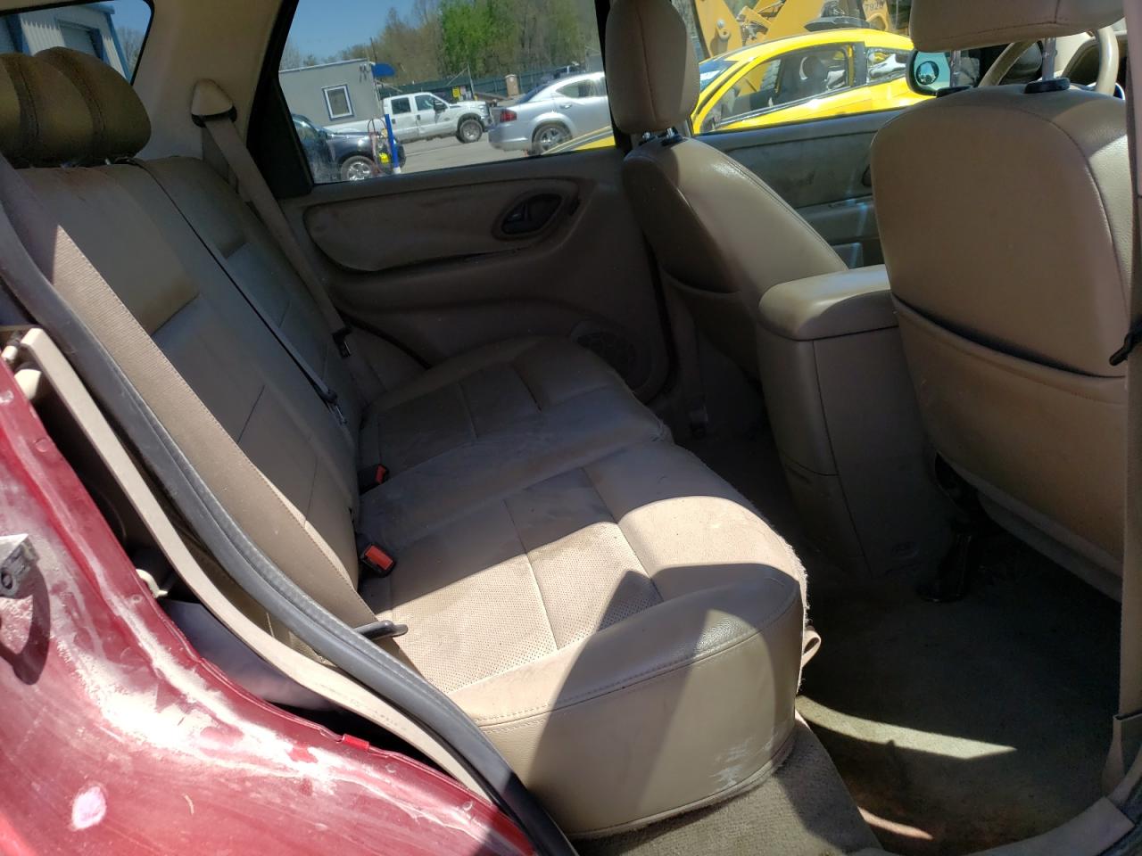 Photo 6 from auction – 2005 FORD ESCAPE LIM with VIN 1FMYU94125KC81272