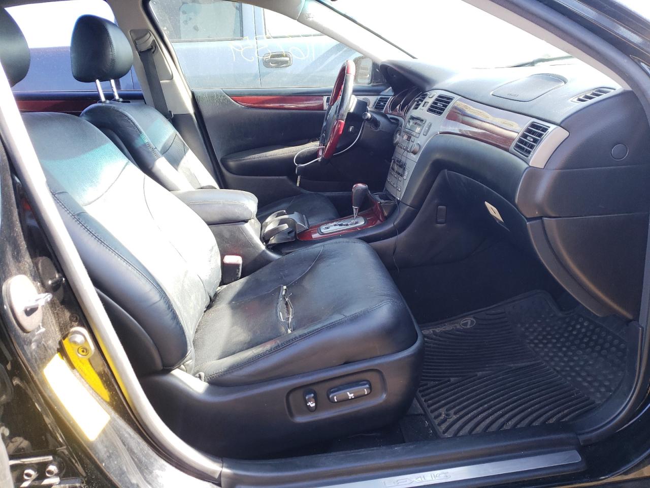 Photo 5 from auction – 2005 LEXUS ES 330 with VIN JTHBA30G655094592