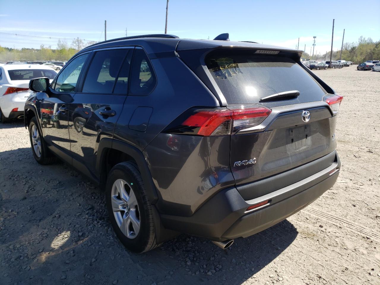 Photo 3 from auction – 2019 TOYOTA RAV4 XLE with VIN 2T3P1RFV5KC058544