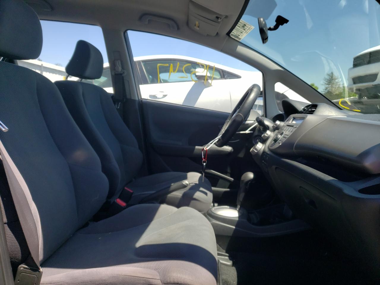 Photo 5 from auction – 2011 HONDA FIT with VIN JHMGE8H32BC028735