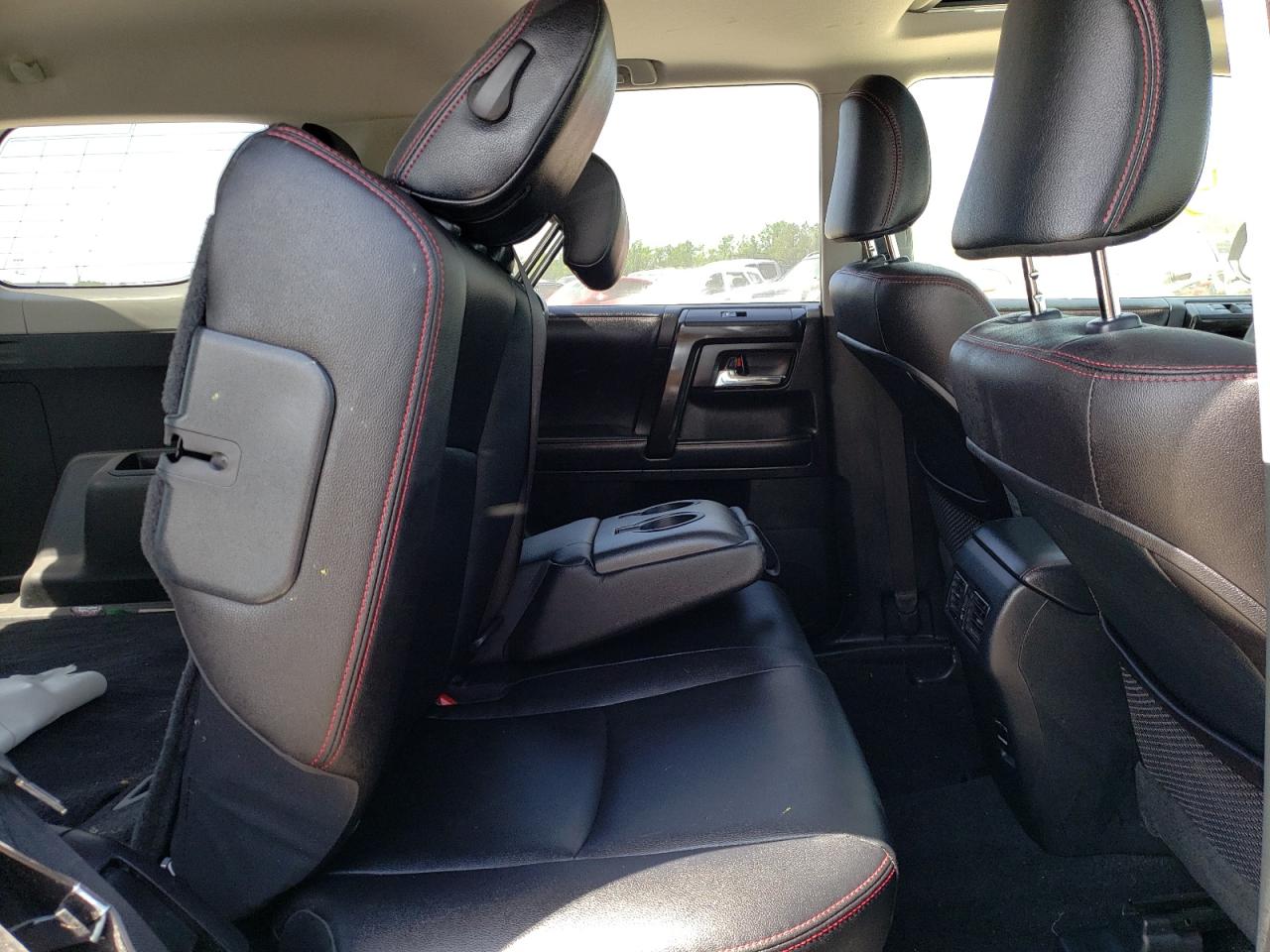 Photo 6 from auction – 2018 TOYOTA 4RUNNER SR with VIN JTEBU5JR1J5588045