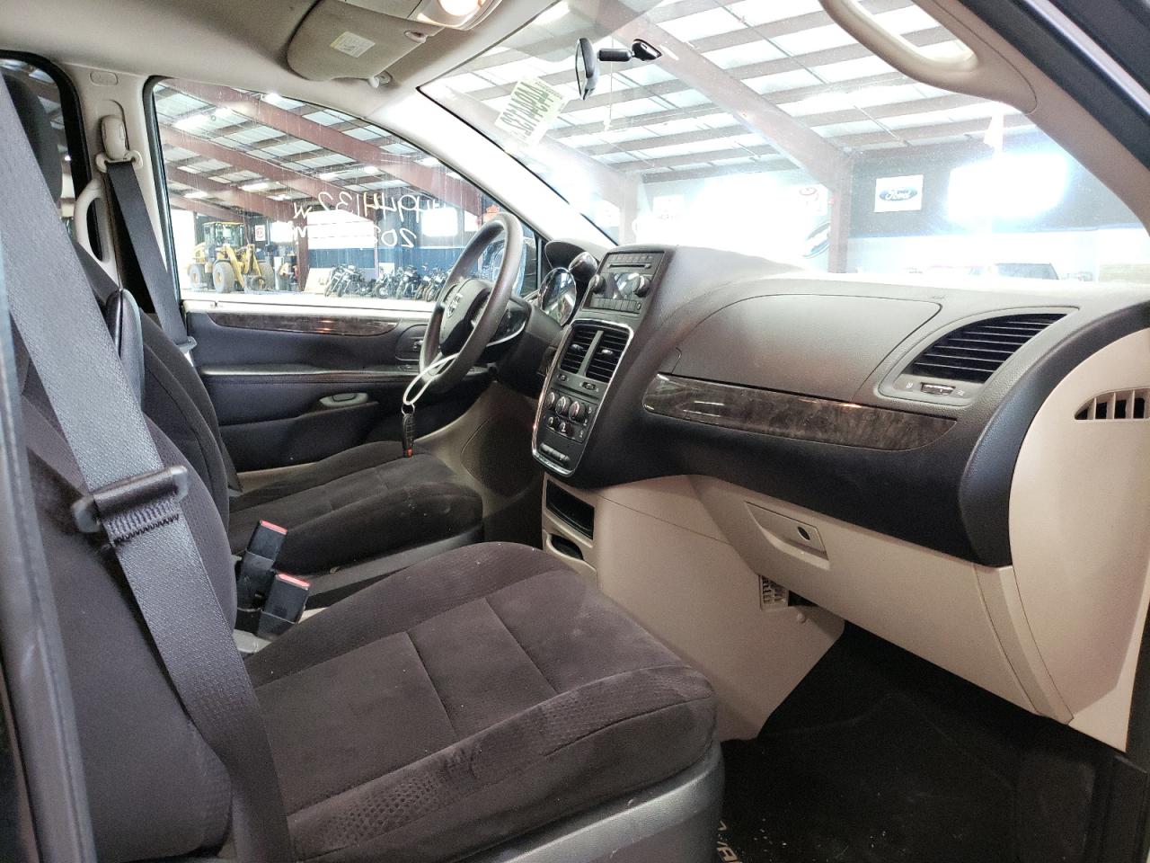 Photo 5 from auction – 2011 DODGE GRAND CARA with VIN 2D4RN4DG3BR600997