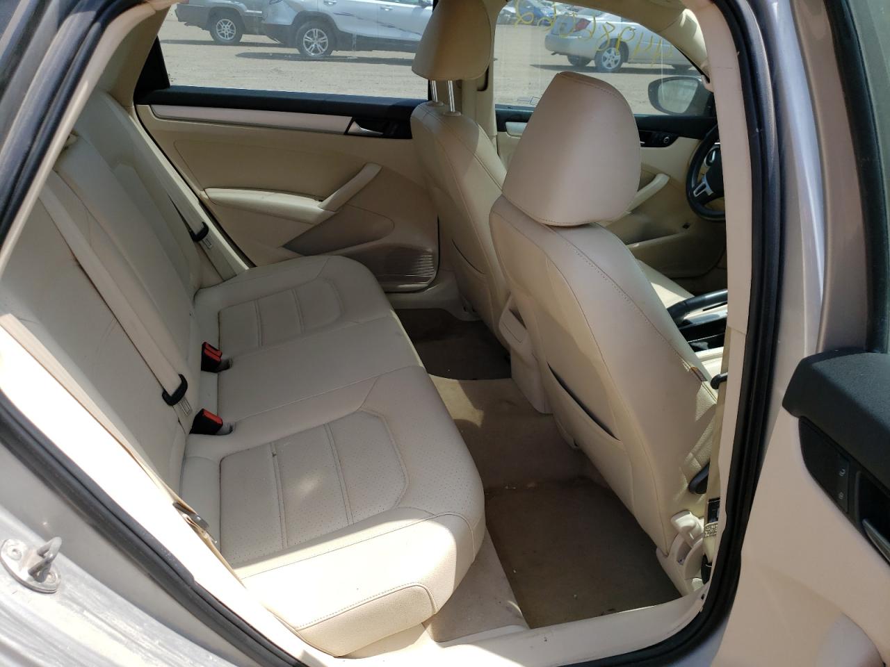Photo 6 from auction – 2012 VOLKSWAGEN PASSAT SE with VIN 1VWBN7A35CC071321