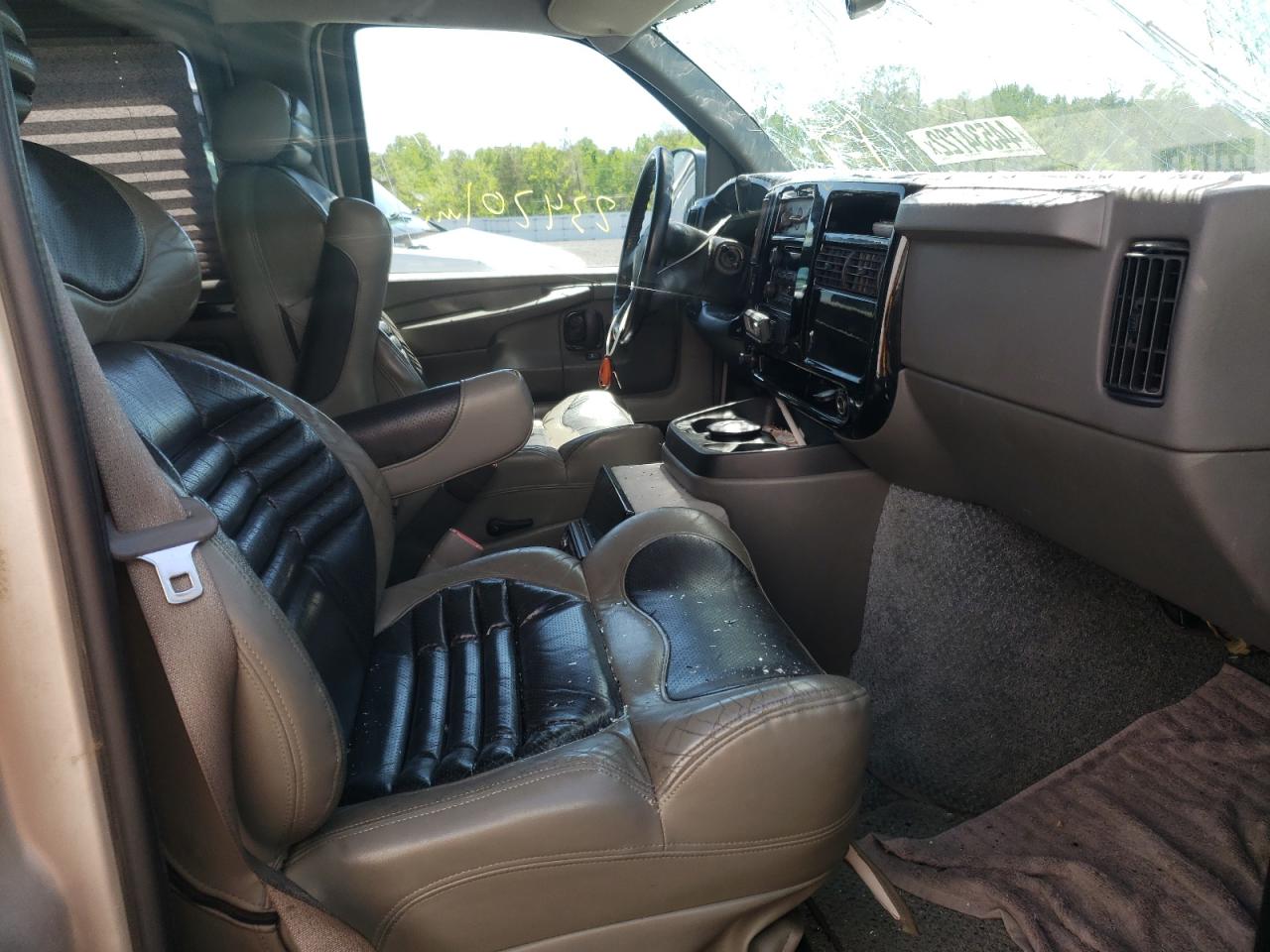Photo 5 from auction – 2005 CHEVROLET EXPRESS G1 with VIN 1GBFG15T451233190