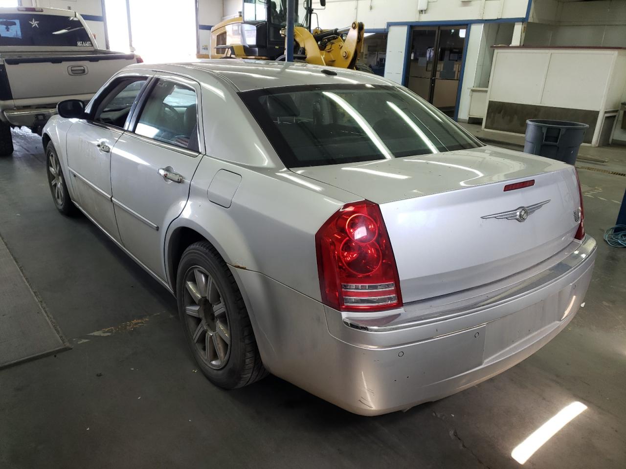 Photo 3 from auction – 2009 CHRYSLER 300C with VIN 2C3LA63T09H552663