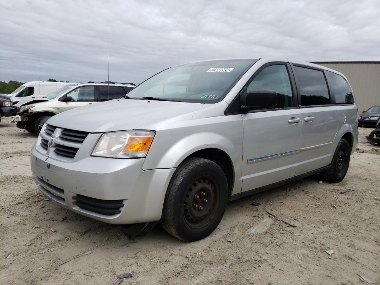 Photo 2 from auction – 2010 DODGE GRAND CARA with VIN 2D4RN4DE8AR477629