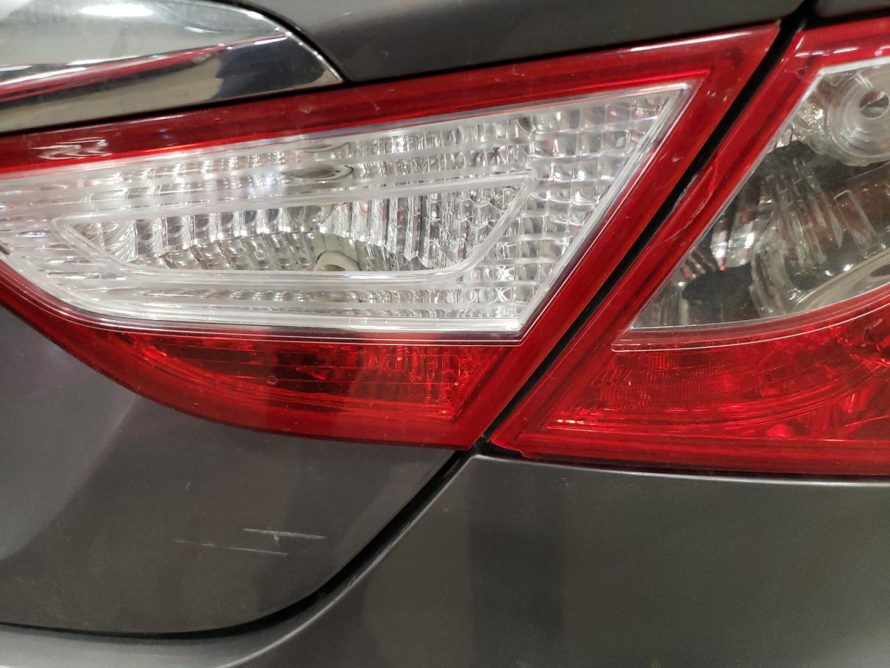 Photo 9 from auction – 2011 HYUNDAI SONATA with VIN 5NPEC4AC3BH223779