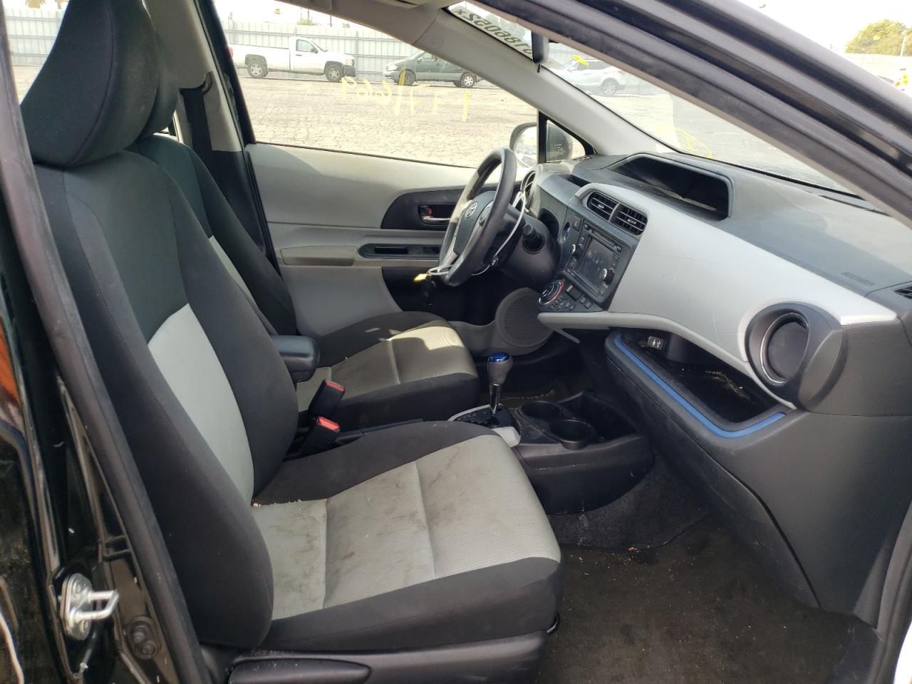 Photo 5 from auction – 2012 TOYOTA PRIUS C with VIN JTDKDTB38C1516661