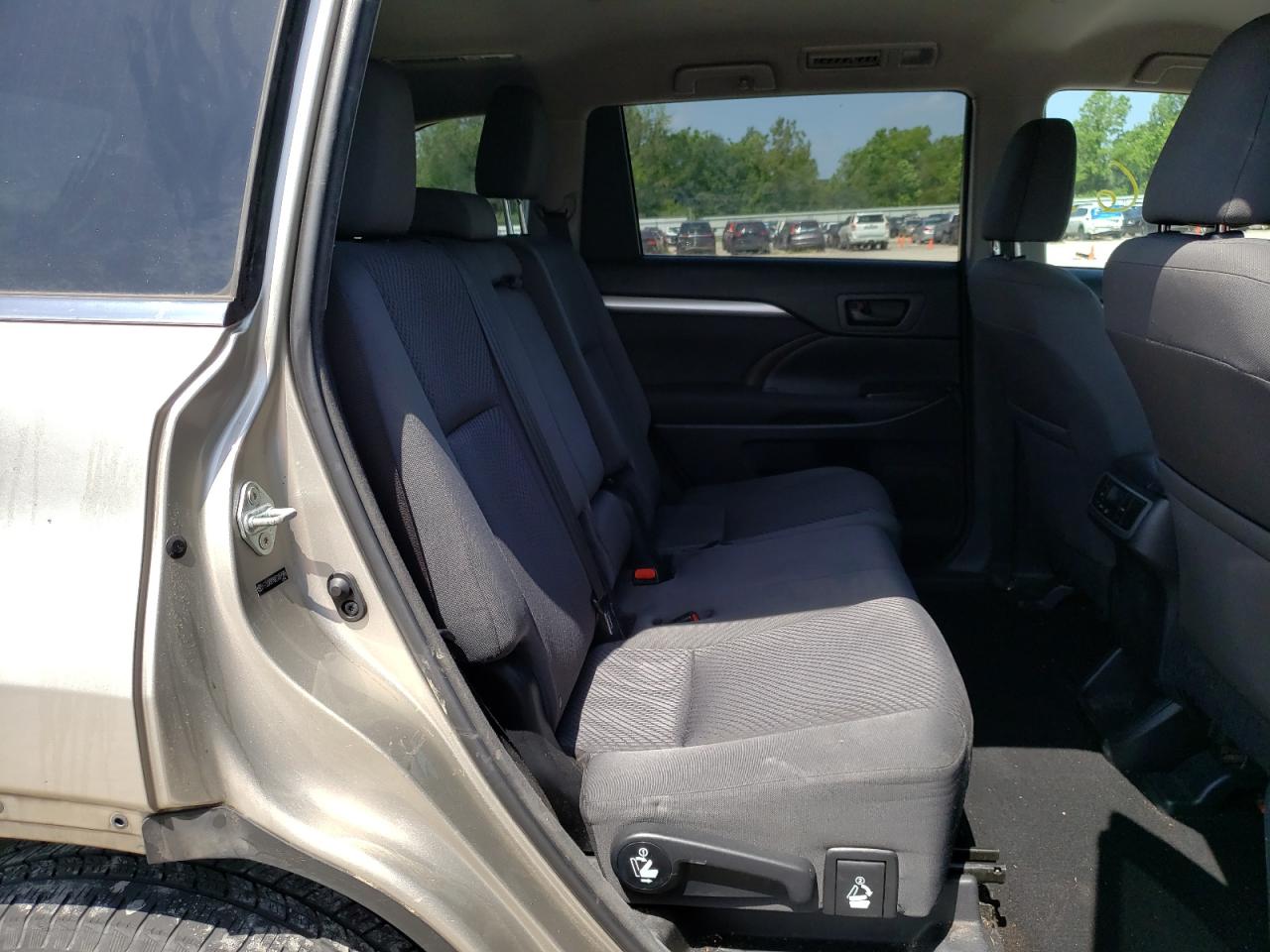 Photo 6 from auction – 2014 TOYOTA HIGHLANDER with VIN 5TDZKRFH8ES007866