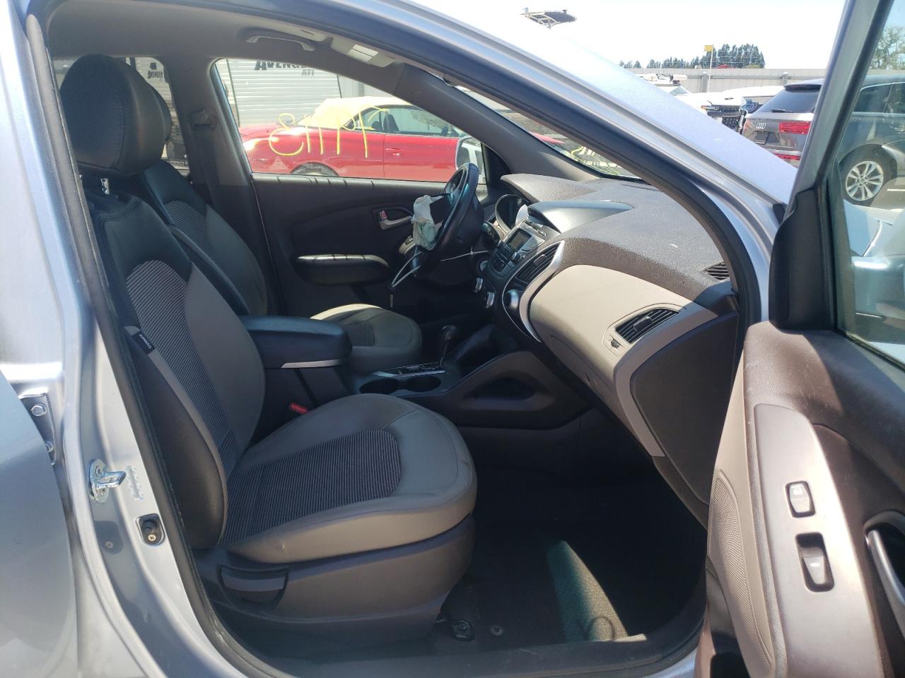Photo 18 from auction – 2012 HYUNDAI TUCSON GLS with VIN KM8JU3AC4CU448964