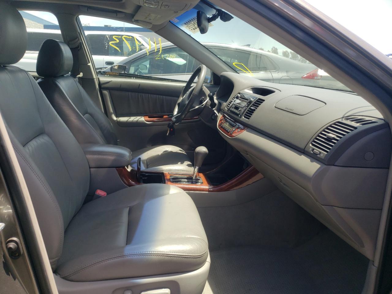 Photo 5 from auction – 2004 TOYOTA CAMRY LE with VIN 4T1BF32K84U580597
