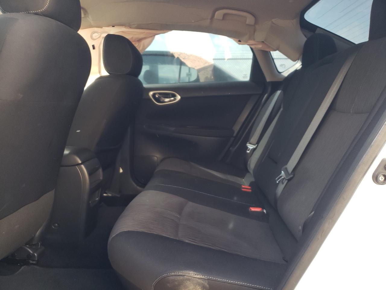 Photo 6 from auction – 2015 NISSAN SENTRA S with VIN 3N1AB7APXFL682371