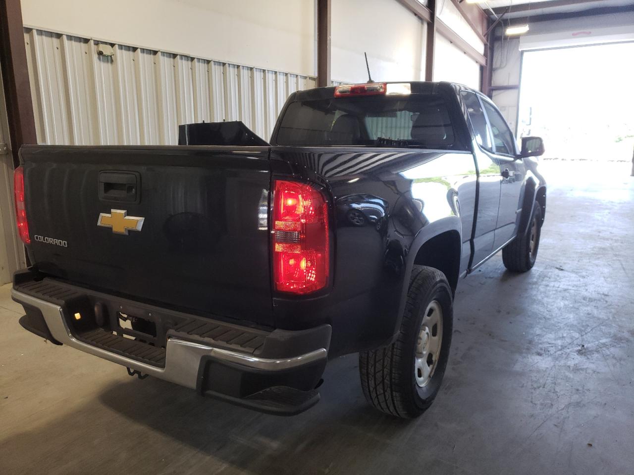 Photo 4 from auction – 2018 CHEVROLET COLORADO with VIN 1GCHSBEA2J1325688