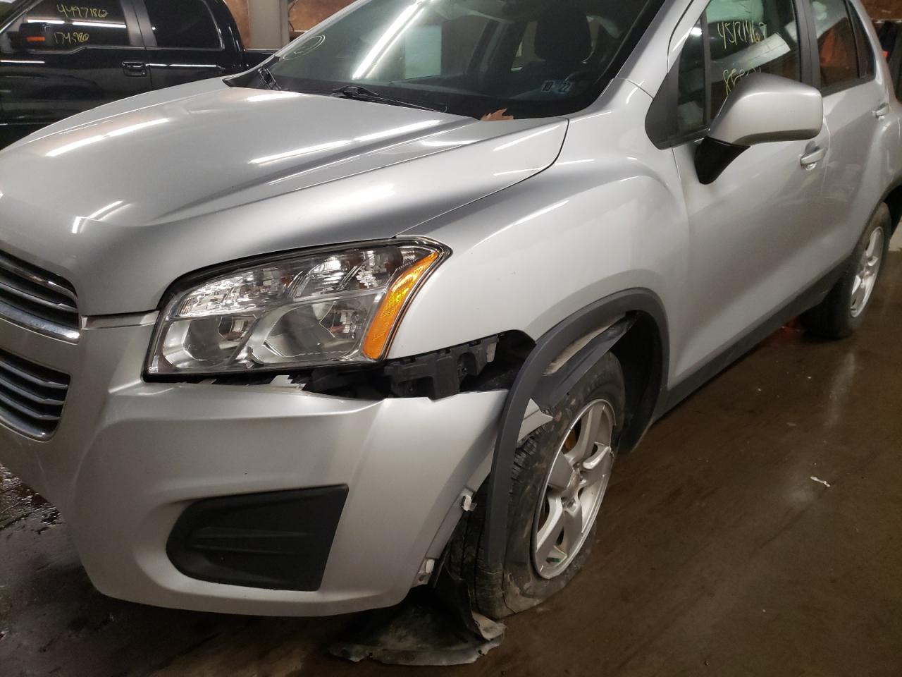 Photo 9 from auction – 2016 CHEVROLET TRAX LS with VIN 3GNCJNSB5GL150891
