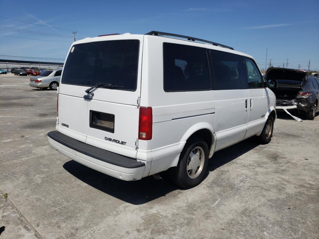Photo 4 from auction – 2000 CHEVROLET ASTRO with VIN 1GNDM19W1YB132145