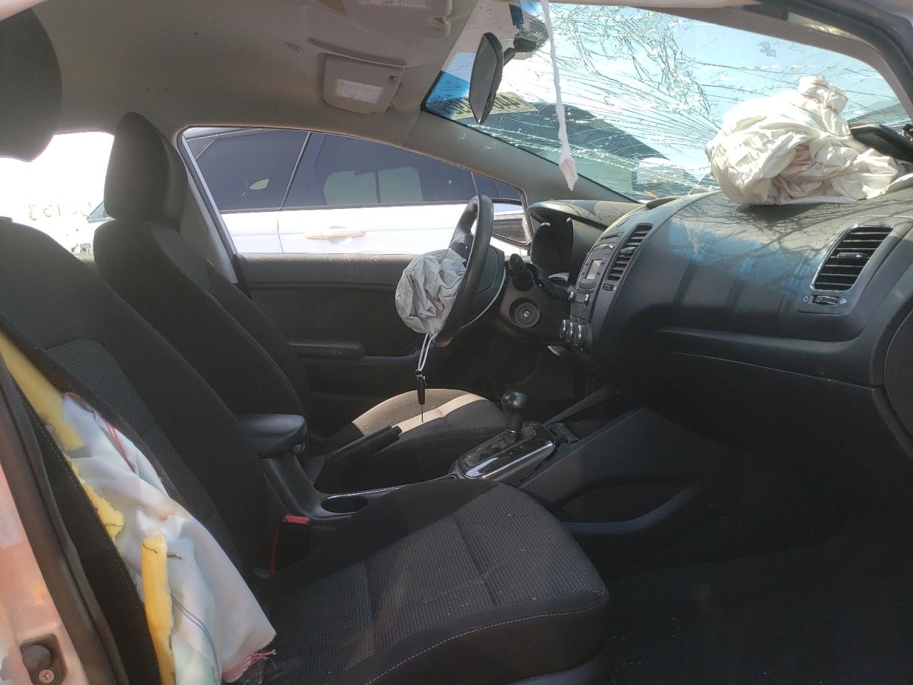 Photo 5 from auction – 2018 KIA FORTE LX with VIN 3KPFK4A79JE170647