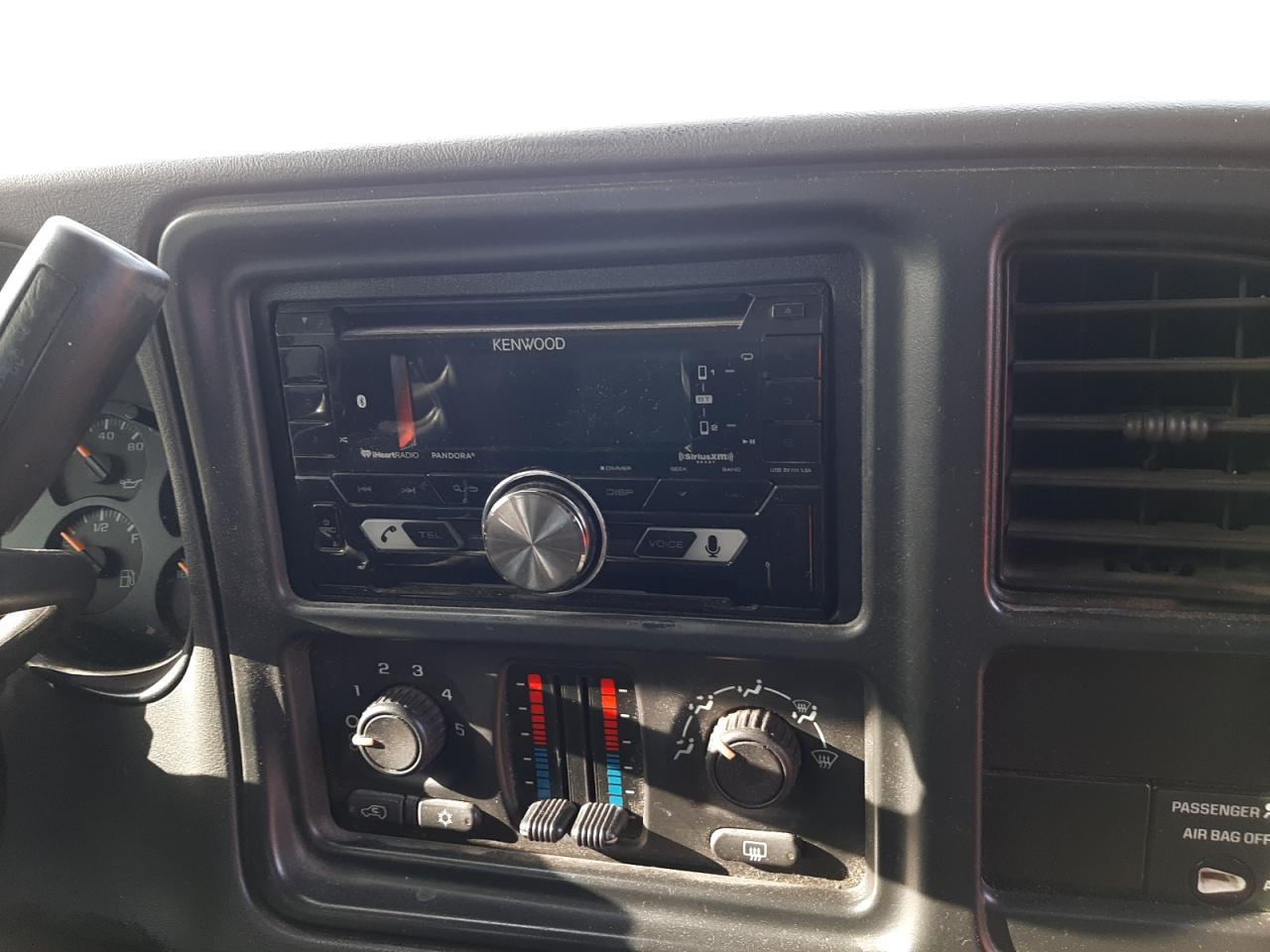 Photo 9 from auction – 2004 CHEVROLET SILVERADO with VIN 2GCEC19V041247658