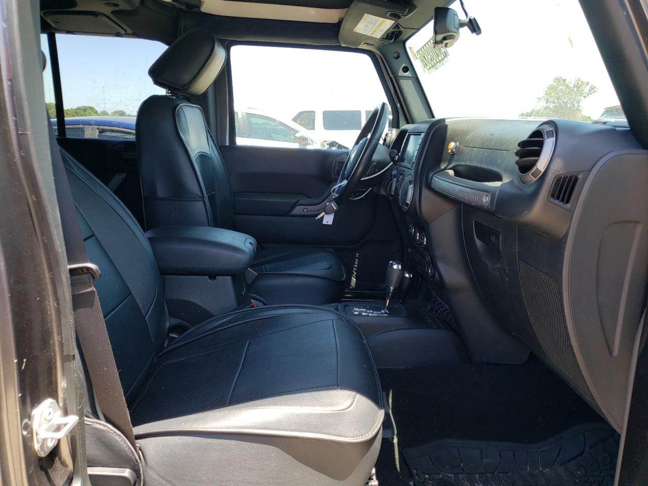 Photo 5 from auction – 2017 JEEP WRANGLER U with VIN 1C4BJWDG4HL662853