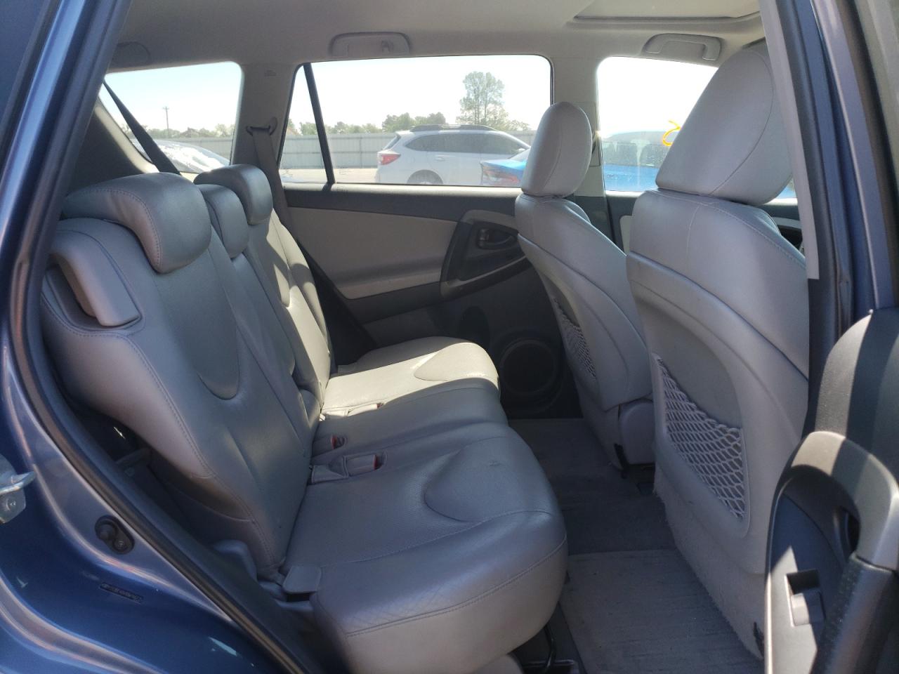 Photo 6 from auction – 2011 TOYOTA RAV4 LIMIT with VIN 2T3DF4DVXBW146725