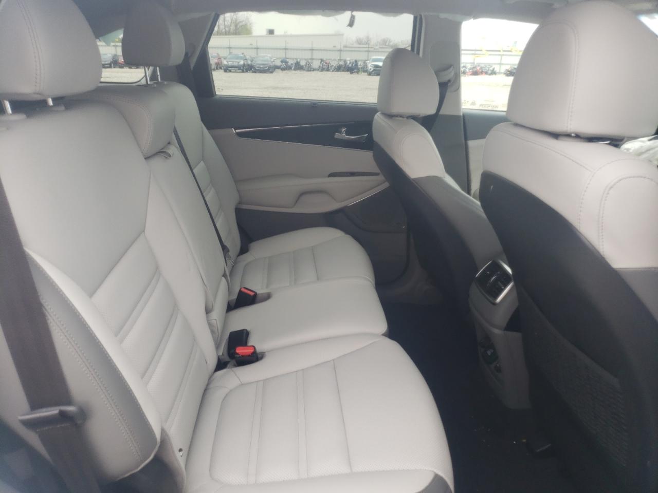 Photo 6 from auction – 2018 KIA SORENTO SX with VIN 5XYPKDA58JG393347