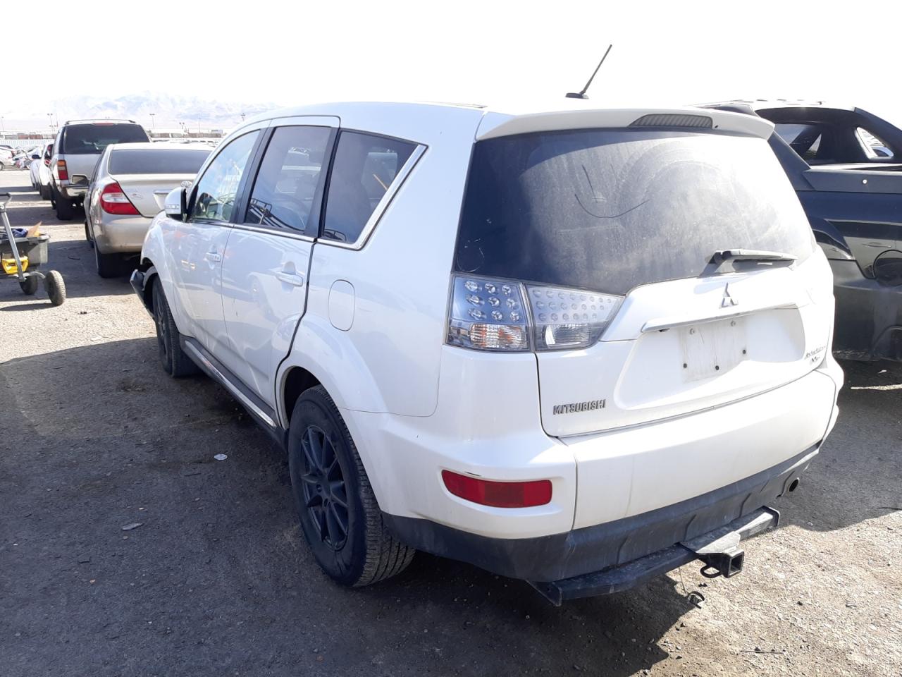 Photo 3 from auction – 2010 MITSUBISHI OUTLANDER with VIN JA4JT5AX5AZ002497