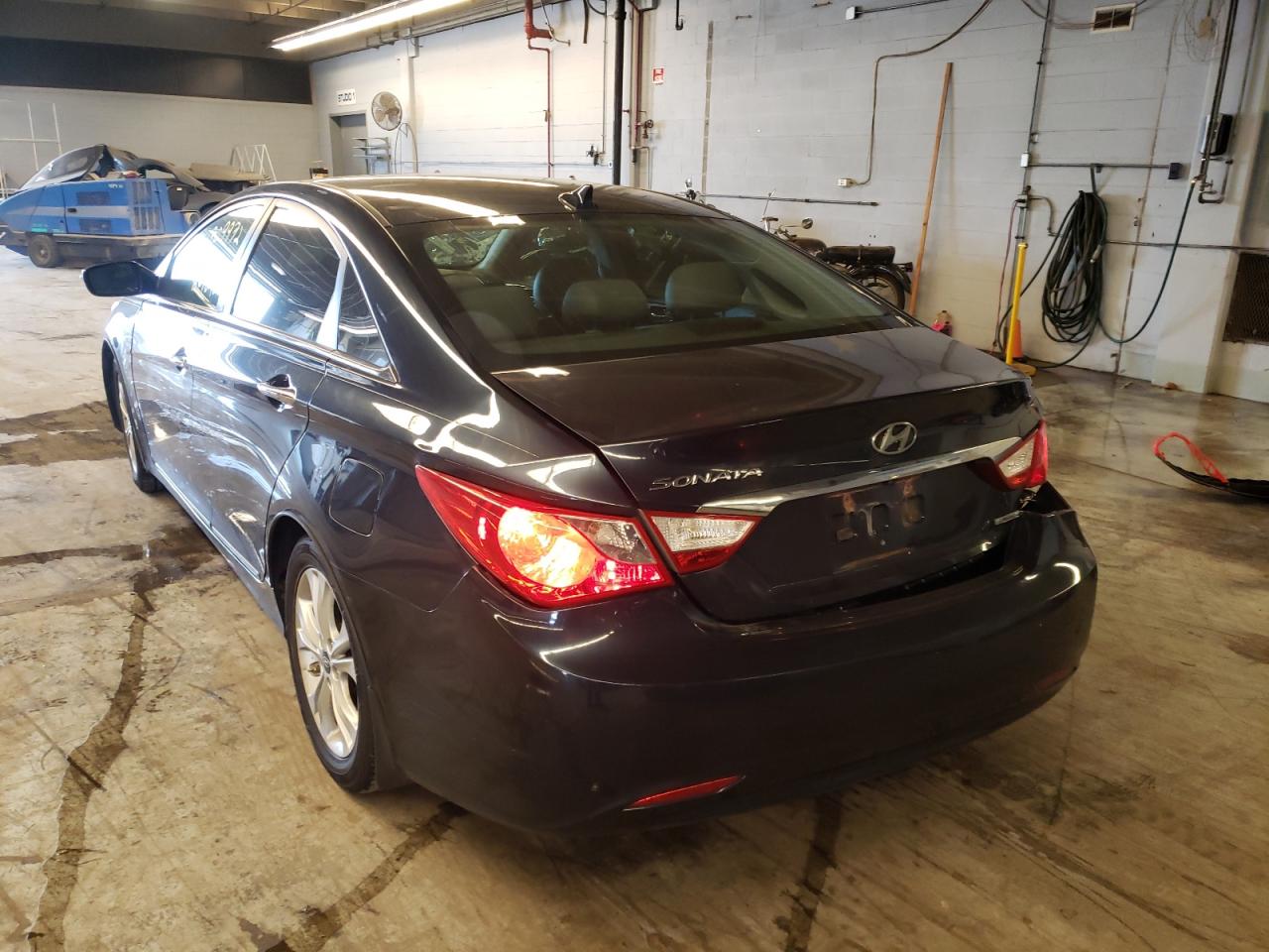 Foto 3 de la subasta – 2011 HYUNDAI SONATA SE con VIN 5NPEC4AC4BH131502