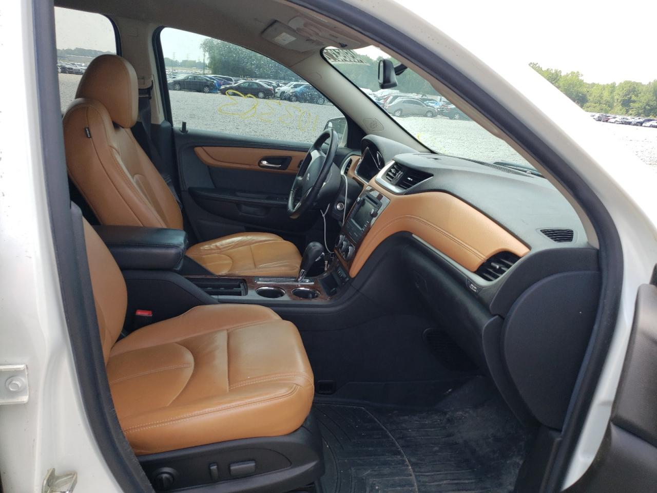 Photo 5 from auction – 2014 CHEVROLET TRAVERSE L with VIN 1GNKRHKD3EJ293155