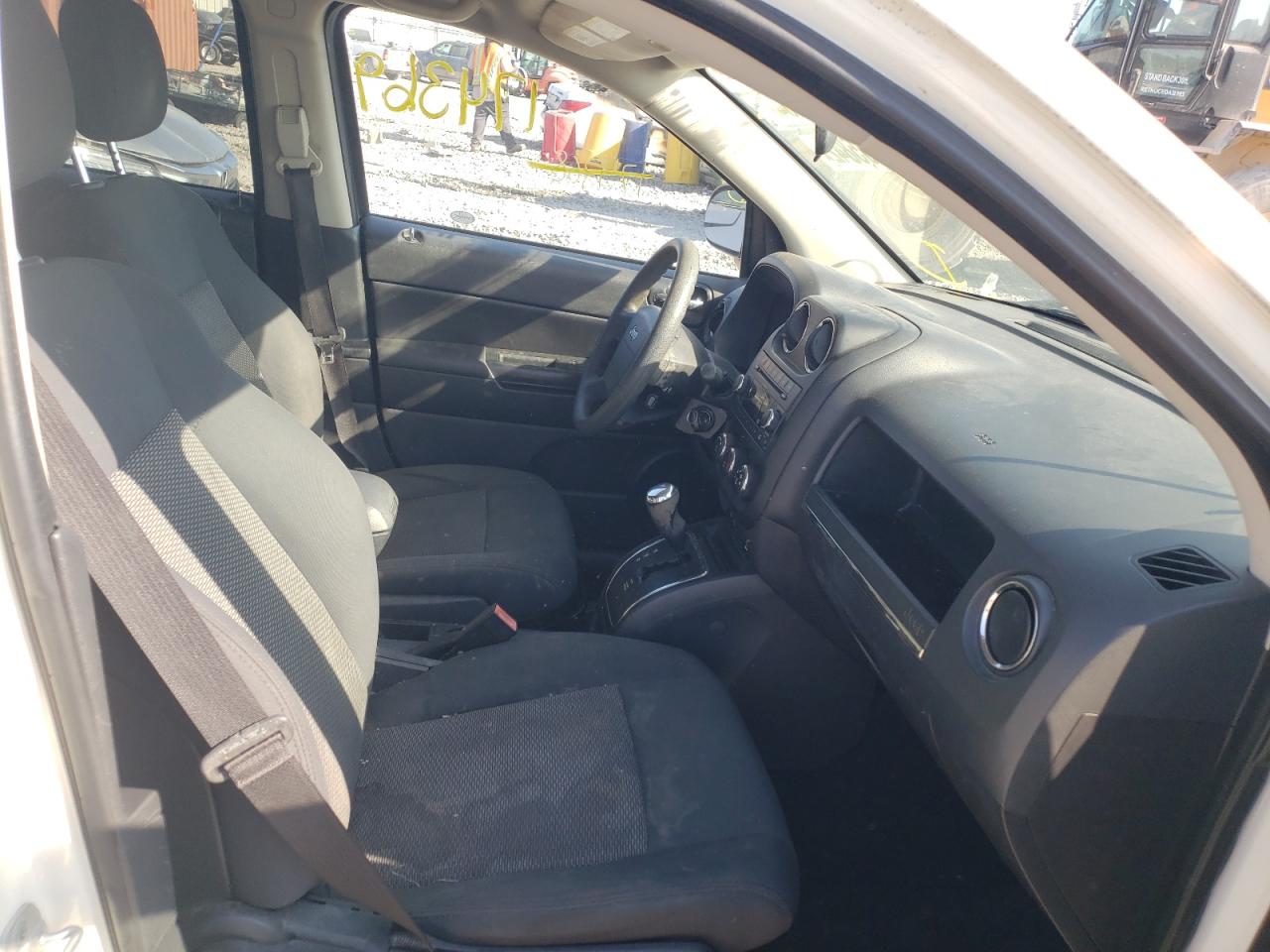 Photo 5 from auction – 2010 JEEP COMPASS SP with VIN 1J4NT4FB2AD578912